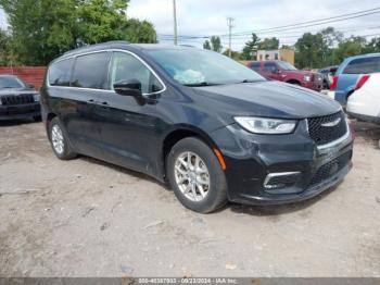  Salvage Chrysler Pacifica