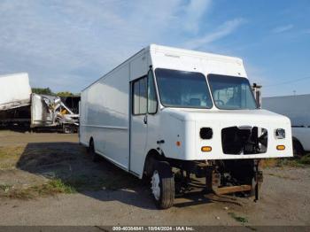  Salvage Freightliner Chassis