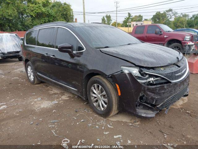  Salvage Chrysler Pacifica