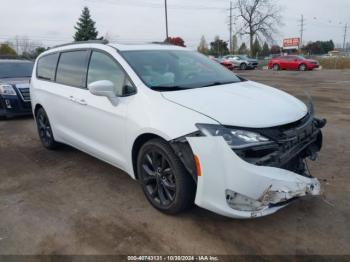  Salvage Chrysler Pacifica