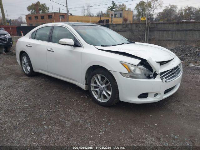  Salvage Nissan Maxima