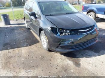  Salvage Chrysler Pacifica