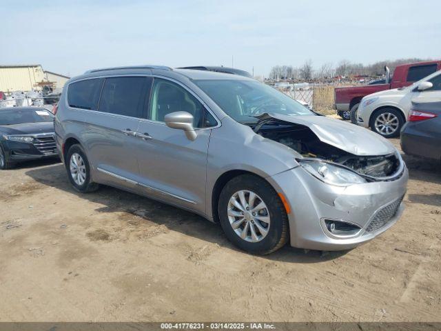  Salvage Chrysler Pacifica