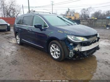  Salvage Chrysler Pacifica