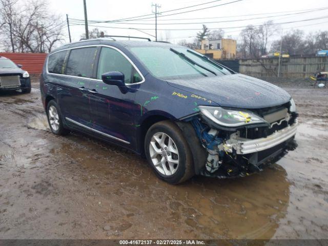  Salvage Chrysler Pacifica
