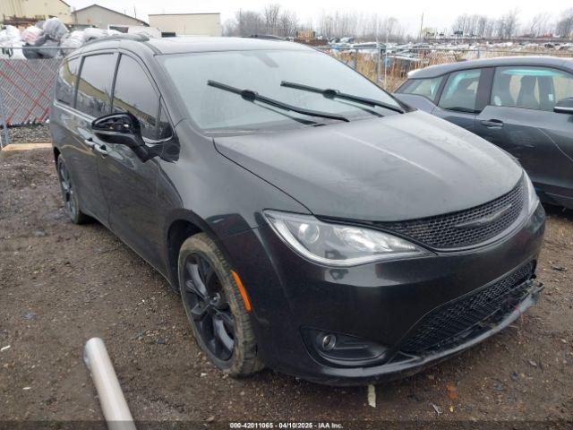  Salvage Chrysler Pacifica