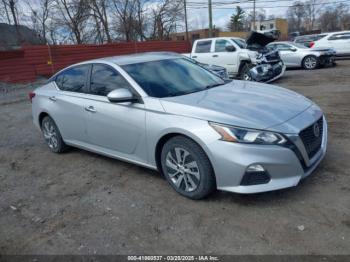  Salvage Nissan Altima