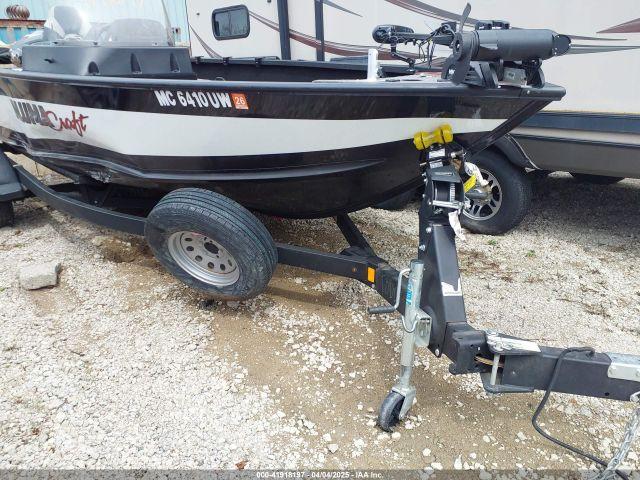  Salvage Alumacraft Boat