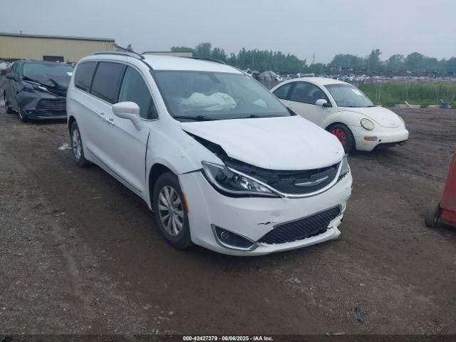  Salvage Chrysler Pacifica