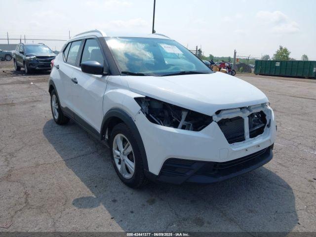  Salvage Nissan Kicks