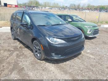  Salvage Chrysler Pacifica