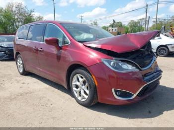  Salvage Chrysler Pacifica