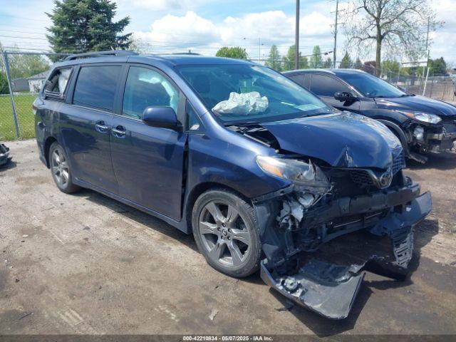  Salvage Toyota Sienna