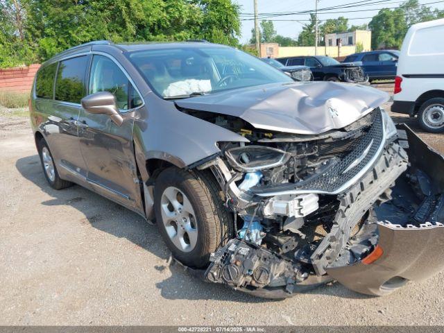  Salvage Chrysler Pacifica