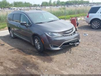  Salvage Chrysler Pacifica
