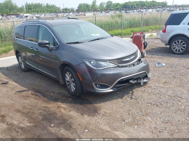  Salvage Chrysler Pacifica