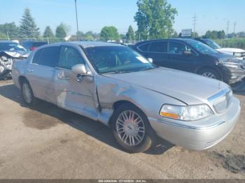  Salvage Lincoln Towncar