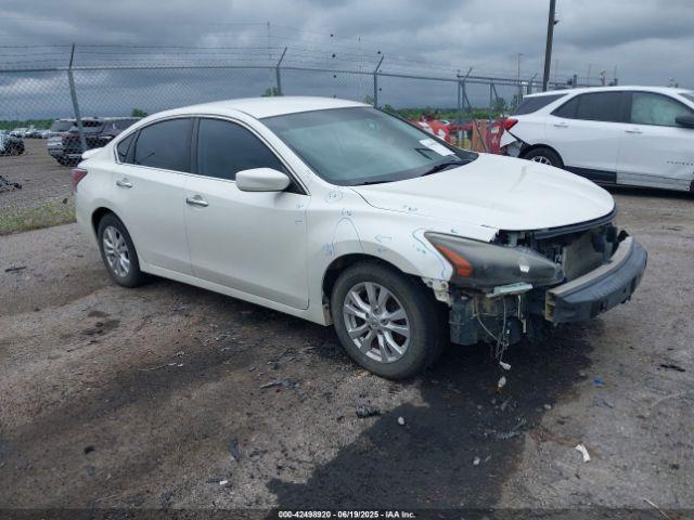  Salvage Nissan Altima