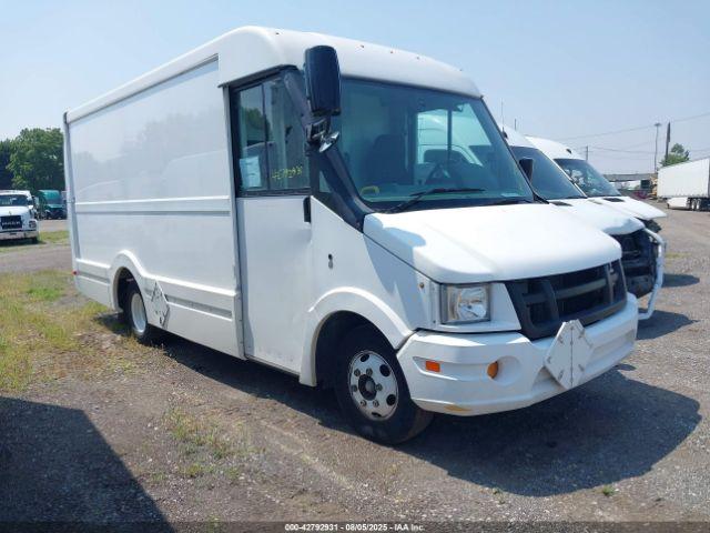  Salvage Isuzu Reach