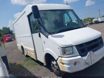  Salvage Isuzu Commercial Van