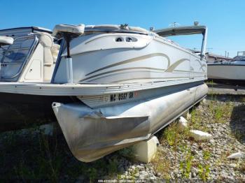  Salvage Maurell Crest Boat