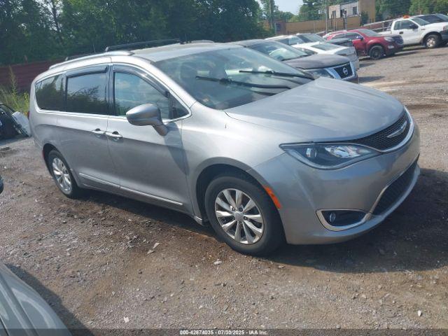  Salvage Chrysler Pacifica
