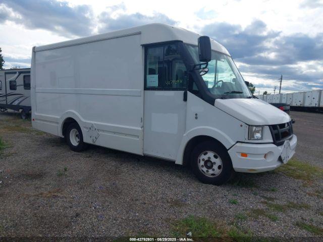  Salvage Isuzu Reach