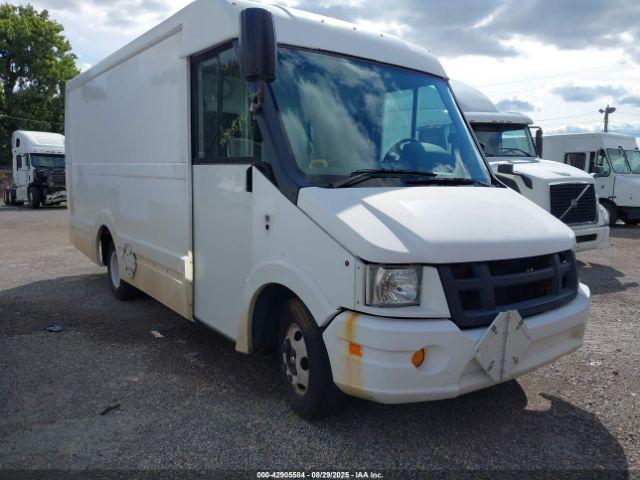  Salvage Isuzu Commercial Van
