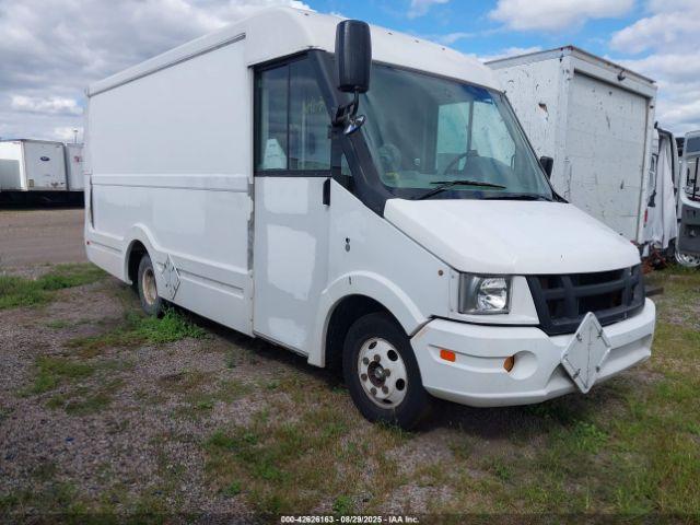  Salvage Isuzu Reach