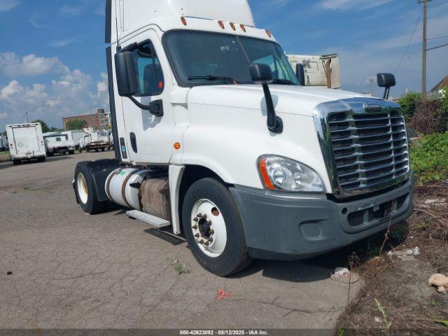  Salvage Freightliner Cascadia 125