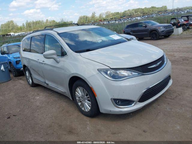  Salvage Chrysler Pacifica