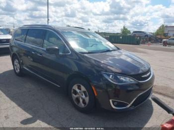  Salvage Chrysler Pacifica