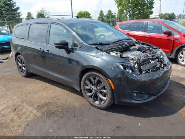  Salvage Chrysler Pacifica