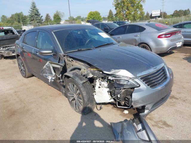  Salvage Chrysler 200