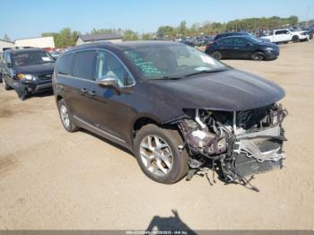  Salvage Chrysler Pacifica