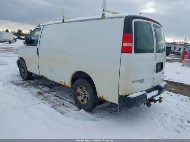 GMC Savana Work Van Image 4
