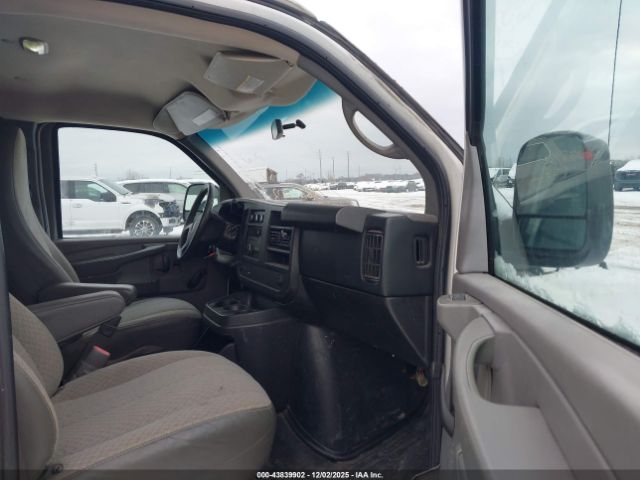 GMC Savana Work Van Image 6