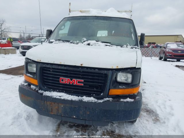 GMC Savana Work Van Image 7