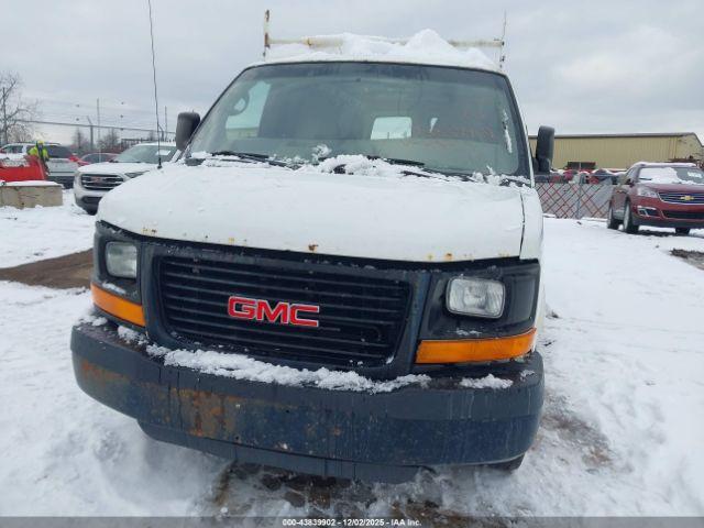 GMC Savana Work Van Image 7