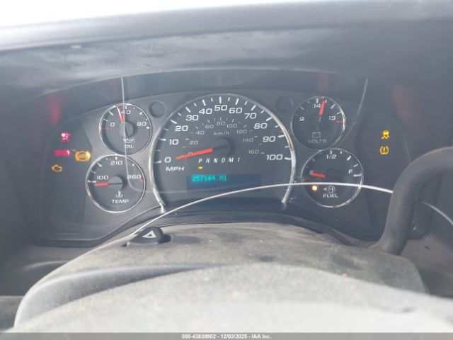 GMC Savana Work Van Image 9