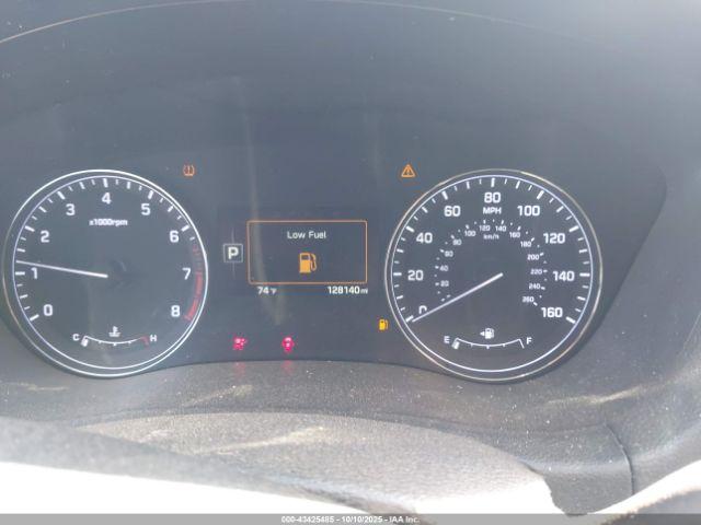 Hyundai Genesis 3.8 Image 10