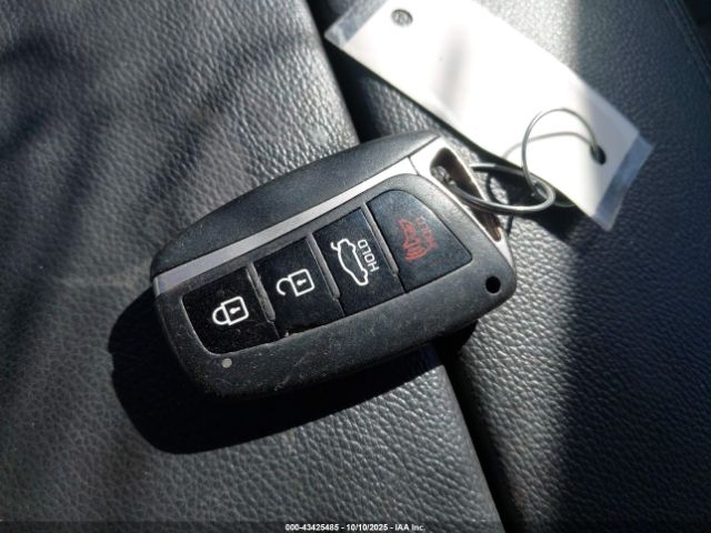 Hyundai Genesis 3.8 Image 11