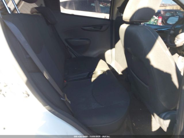 Chevrolet Spark Fwd 1lt Automatic Image 11