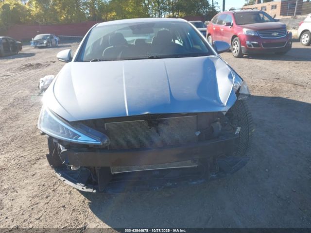 Hyundai ELANTRA Sel Image 2