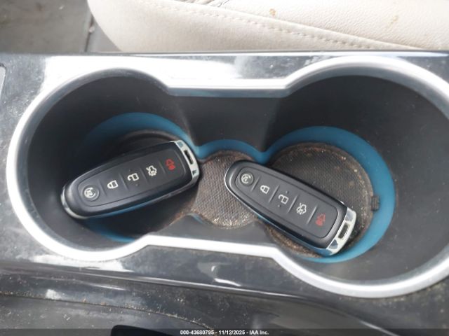 Ford Escape Titanium Image 2