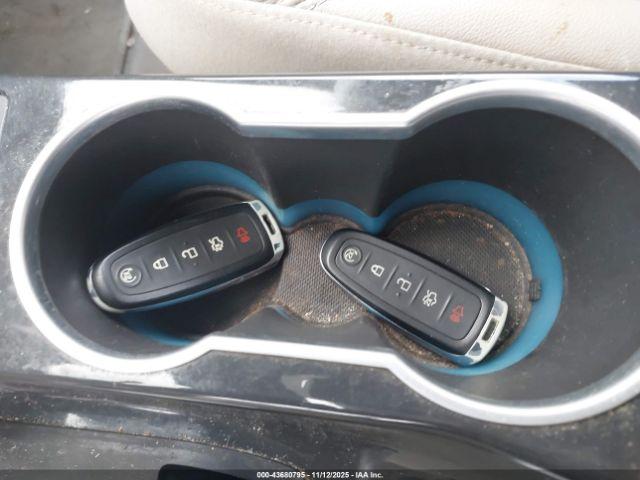 Ford Escape Titanium Image 2