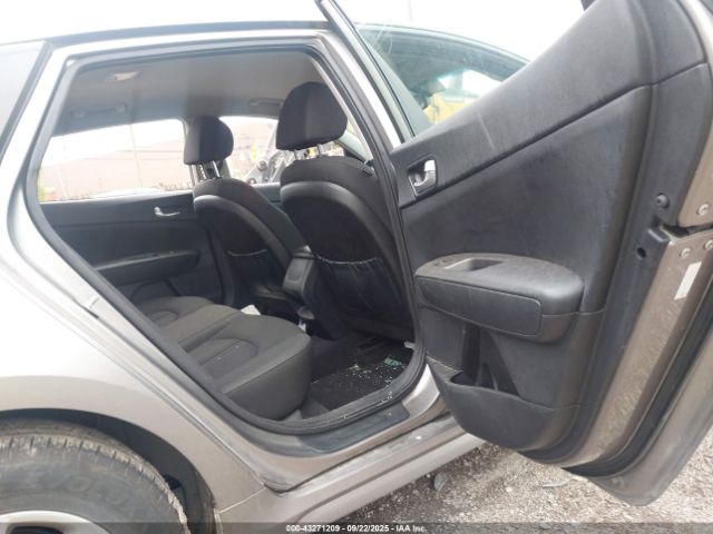 Kia Optima Lx Image 10