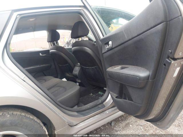 Kia Optima Lx Image 10