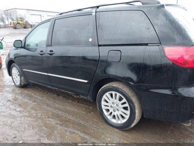 Toyota Sienna Limited Image 2