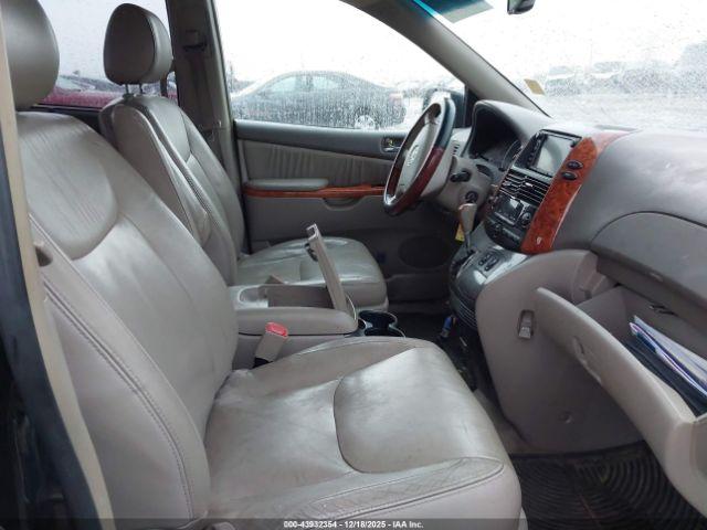 Toyota Sienna Limited Image 8